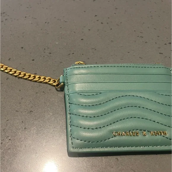 Charles and Keith card holder green - Picture 2 of 4